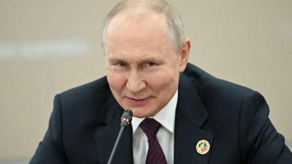 Ce transmite Kremlinul despre starea de sanatate a lui Putin si despre zvonurile privind sosiile acestuia
Ce transmite Kremlinul despre starea de sanatate a lui Putin si despre zvonurile privind sosiile acestuia