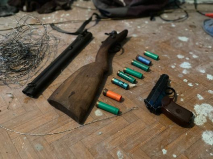Perchezitii la locuinta unui barbat din Criuleni: detinea ilegal mai multe arme si munitii - FOTO Perchezitii la locuinta unui barbat din Criuleni: detinea ilegal mai multe arme si munitii - FOTO