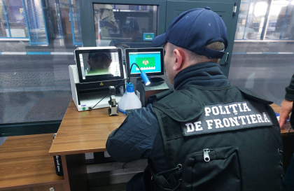 Au crezut ca pot trece frontiera cu buletine false. Trei moldoveni, depistati la vama Leuseni - FOTO