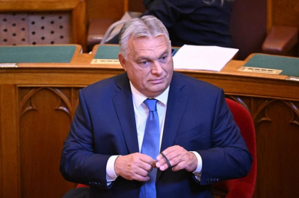 „Ia uite ce a venit azi prin posta”: Cum se consoleaza Viktor Orban dupa ce Trump a spus ca e „presedintele Turciei” - FOTO