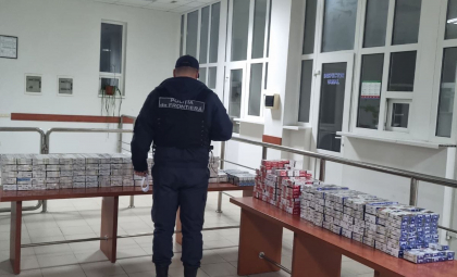 Plan esuat pentru un moldovean de 27 de ani care a ascuns tigari in microbuz si s-a pornit spre Marea Britanie - FOTO