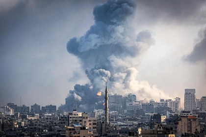 Imagini sfasietoare cu o copila din Gaza a carei mama a fost ucisa in bombardamente - VIDEO