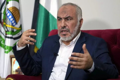 Inalt oficial Hamas arunca microfonul si pleaca dintr-un interviu BBC cand e intrebat de ce grupul terorist a ucis familii de israelieni care dormeau - VIDEO