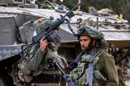 Noi imagini cu fortele terestre israeliene care se lupta cu militantii Hamas in nordul Fasiei Gaza - VIDEO Noi imagini cu fortele terestre israeliene care se lupta cu militantii Hamas in nordul Fasiei Gaza - VIDEO