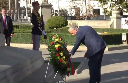 Presedintele Republicii Portugheze, Marcelo Rebelo de Sousa, a depus flori la monumentul lui Stefan cel Mare si Sfant - VIDEO Presedintele Republicii Portugheze, Marcelo Rebelo de Sousa, a depus flori la monumentul lui Stefan cel Mare si Sfant - VIDEO