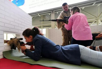 Batalionul Borz din Rusia cauta femei pentru frontul din Ucraina: Care sunt cele doua roluri de lupta pentru care se face recrutarea Batalionul Borz din Rusia cauta femei pentru frontul din Ucraina: Care sunt cele doua roluri de lupta pentru care se face recrutarea