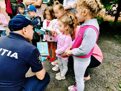 Elevii intra in vacanta de toamna. Politia vine cu recomandari pentru siguranta copiilor Elevii intra in vacanta de toamna. Politia vine cu recomandari pentru siguranta copiilor