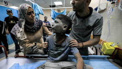 Cel mai mare spital din Gaza se afla la cateva „ore distanta” ca generatoarele sa se opreasca din functionare
Cel mai mare spital din Gaza se afla la cateva „ore distanta” ca generatoarele sa se opreasca din functionare