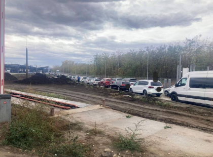 Cozi imense de masini la Vama Sculeni. Recomandarile politiei de frontiera