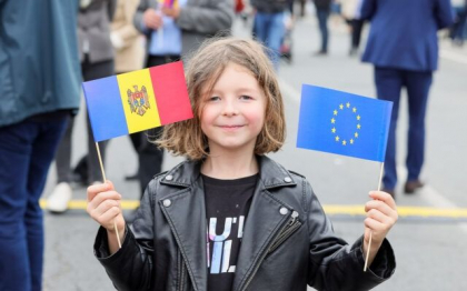 Comisia Europeana va recomanda inceperea negocierilor pentru aderarea Republicii Moldova si a Ucrainei la UE. Decizia finala va fi luata de sefii de stat si de guvern (presa)