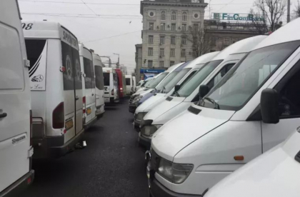 Soferii vor iesi maine la protest in PMAN: „Suntem impotriva initiativei MIDR de modificare a legislatiei in domeniu” Soferii vor iesi maine la protest in PMAN: „Suntem impotriva initiativei MIDR de modificare a legislatiei in domeniu”