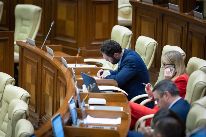 La incetarea mandatului, primarii vor beneficia de aceleasi garantii sociale ca si persoanele cu functie de demnitate publica. Proiectul - aprobat de Parlament
