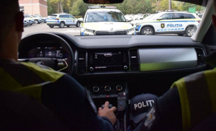 A lasat 200 de euro pe scaunul politistilor. Un sofer din raionul Telenesti a fost oprit, dupa ce a incalcat limita de viteza prin sat. Ce alte incalcari au fost depistate A lasat 200 de euro pe scaunul politistilor. Un sofer din raionul Telenesti a fost oprit, dupa ce a incalcat limita de viteza prin sat. Ce alte incalcari au fost depistate