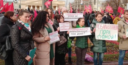 „Imi este foare greu sa ma uit la colegii baiatului meu. Ei se casatoresc, fac copii…” - frustrarile mamelor din Rusia pentru ca doar UNII tineri au fost trimisi la razboi
„Imi este foare greu sa ma uit la colegii baiatului meu. Ei se casatoresc, fac copii…” - frustrarile mamelor din Rusia pentru ca doar UNII tineri au fost trimisi la razboi