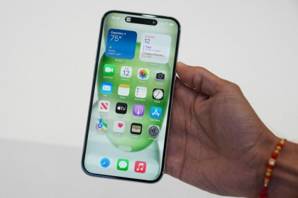 Apple lucreaza la un sistem care va permite instalarea aplicatiilor din alte magazine de continut
