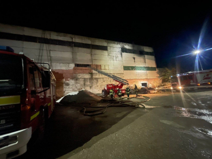 IGSU vine cu noi detalii despre incendiul de la o fosta fabrica de caramida din Balti: „Au intervenit 38 de pompieri, dar si fortele armatei”  - FOTO