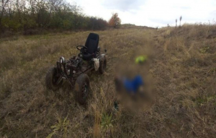 Tragedie. Un barbat din raionul Straseni a murit, dupa ce s-a rasturnat cu motocultorul Tragedie. Un barbat din raionul Straseni a murit, dupa ce s-a rasturnat cu motocultorul