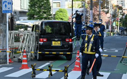 O masina a lovit o bariera in apropierea ambasadei Israelului la Tokyo. Un politist a fost ranit
