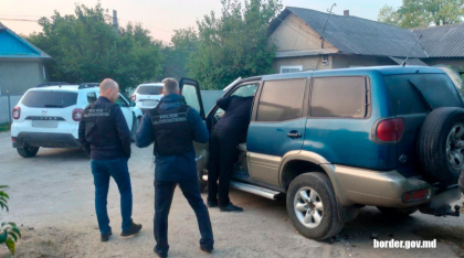 A primit mii de dolari de la mai multi ucraineni pentru a-i ajuta sa ajunga in UE. O grupare infractionala specializata in organizarea migratiei ilegala, destructurata - FOTO