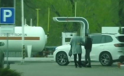 Caz socant in capitala. Un barbat - retinut, dupa ce ar fi amenintat cu moartea o alta persoana si a dus-o pe teritoriul unui cimitir - VIDEO Caz socant in capitala. Un barbat - retinut, dupa ce ar fi amenintat cu moartea o alta persoana si a dus-o pe teritoriul unui cimitir - VIDEO