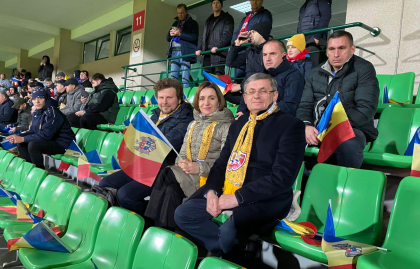 Sandu, Grosu si Perciun - prezenti la meciul dintre echipele de fotbal ale Moldovei si Albaniei: „Urmariti acest meci istoric” - FOTO Sandu, Grosu si Perciun - prezenti la meciul dintre echipele de fotbal ale Moldovei si Albaniei: „Urmariti acest meci istoric” - FOTO