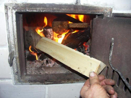 Un barbat s-a ales cu arsuri de gradul III, dupa ce locuinta sa a luat foc, la Donduseni. Precizarile IGSU Un barbat s-a ales cu arsuri de gradul III, dupa ce locuinta sa a luat foc, la Donduseni. Precizarile IGSU