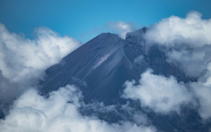 Evacuare in masa in Papua Noua Guinee in urma eruptiei vulcanului Ulawun. Au fost anulate si zborurile - VIDEO