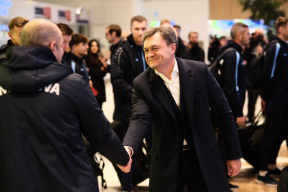 Echipa nationala de fotbal - intampinata de prim-ministru, pe Aeroportul International Chisinau. Reactia fotbalistilor - VIDEO