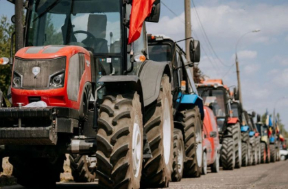 S-au format ambuteiaje la intrarea in Chisinau. Tehnica agricola adusa de fermieri a blocat mai multe benzi de circulatie S-au format ambuteiaje la intrarea in Chisinau. Tehnica agricola adusa de fermieri a blocat mai multe benzi de circulatie