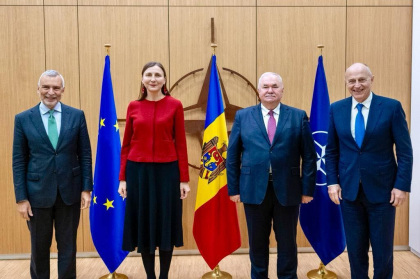 Mircea Geoana s-a intalnit cu ambasadorii tarii noastre acreditati la NATO si UE. „Prin consolidarea parteneriatului nostru putem asigura un viitor mai sigur pentru Republica Moldova” Mircea Geoana s-a intalnit cu ambasadorii tarii noastre acreditati la NATO si UE. „Prin consolidarea parteneriatului nostru putem asigura un viitor mai sigur pentru Republica Moldova”