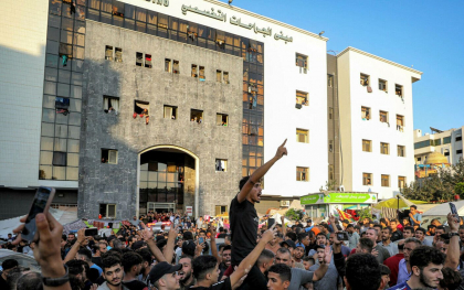Directorul spitalului Al-Shifa, arestat de armata israeliana. Se afla pe coridorul umanitar ce duce spre sudul Fasiei Gaza Directorul spitalului Al-Shifa, arestat de armata israeliana. Se afla pe coridorul umanitar ce duce spre sudul Fasiei Gaza