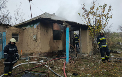 Tragedie intr-o localitate din Falesti: Un barbat a ars de viu in propria locuinta. Care este motivul izbucnirii incendiului - FOTO Tragedie intr-o localitate din Falesti: Un barbat a ars de viu in propria locuinta. Care este motivul izbucnirii incendiului - FOTO