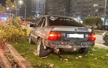 A ajuns cu masina pe gazon. Ce spune politia - FOTO A ajuns cu masina pe gazon. Ce spune politia - FOTO