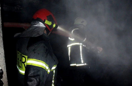 Un depozit vechi de cereale, cuprins de flacari la Drochia. Trei echipaje de salvatori si pompieri au intervenit Un depozit vechi de cereale, cuprins de flacari la Drochia. Trei echipaje de salvatori si pompieri au intervenit