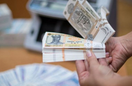 Salariul minim pe economie ar putea creste pana la 5 mii de lei. Proiectul de lege propus de Guvern /DOC Salariul minim pe economie ar putea creste pana la 5 mii de lei. Proiectul de lege propus de Guvern /DOC