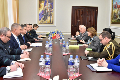 Ministrul Apararii, la discutii cu ambasadorii SUA din Moldova si Romania: „Am vorbit despre reformele derulate in Armata Nationala si prioritatile institutiei de aparare” - FOTO