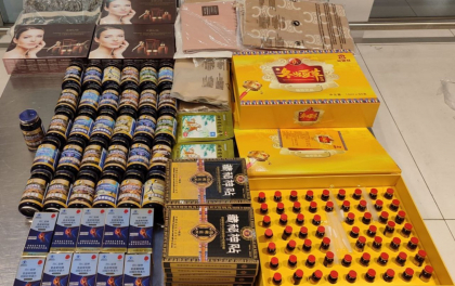 Unde au incaput? Produse nedeclarate, gasite in bagajul unei nerezidente care a aterizat pe Aeroportul din Chisinau - FOTO