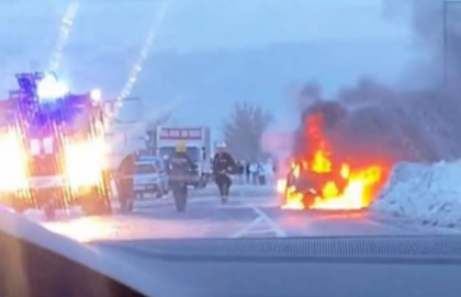 O masina a luat foc, la Tiraspol. Imagini surprinse de martori - FOTO O masina a luat foc, la Tiraspol. Imagini surprinse de martori - FOTO