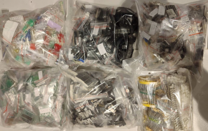 Un cetatean rus, depistat cu bagajul plin de cabluri electrice si alte componente electronice, nedeclarate la vama - FOTO Un cetatean rus, depistat cu bagajul plin de cabluri electrice si alte componente electronice, nedeclarate la vama - FOTO