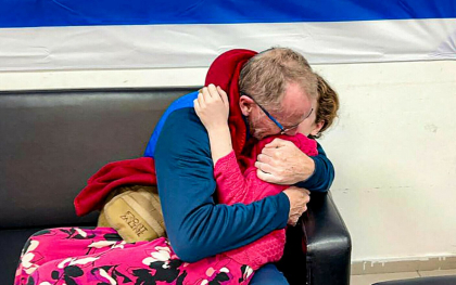 Povestea fetitei atat de traumatizata dupa 50 de zile captiva in Gaza. Si-a revazut tatal, dar nu mai poate vorbi