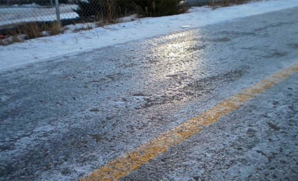 Soferii si pietonii, indemnati sa fie precauti. S-a format ghetus pe drumurile din tara Soferii si pietonii, indemnati sa fie precauti. S-a format ghetus pe drumurile din tara