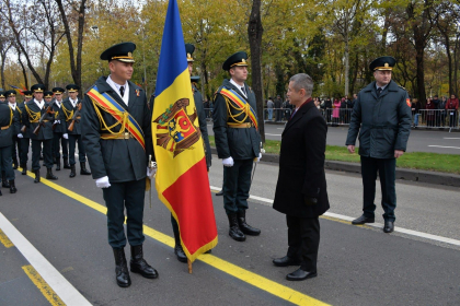 Militarii din Garda de Onoare a Armatei Nationale participa la parada de la Bucuresti. Anatolie Nosatii, prezent la eveniment - FOTO Militarii din Garda de Onoare a Armatei Nationale participa la parada de la Bucuresti. Anatolie Nosatii, prezent la eveniment - FOTO