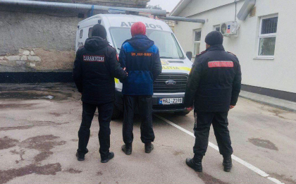 A furat telefonul din mainile unui adolescent. Un barbat de 35 de ani, retinut la Balti de carabinieri A furat telefonul din mainile unui adolescent. Un barbat de 35 de ani, retinut la Balti de carabinieri