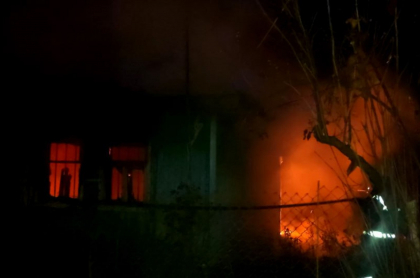O casa de locuit a fost cuprinsa de flacari, la Riscani. Pompierii au luptat cu focul timp de doua ore - FOTO O casa de locuit a fost cuprinsa de flacari, la Riscani. Pompierii au luptat cu focul timp de doua ore - FOTO