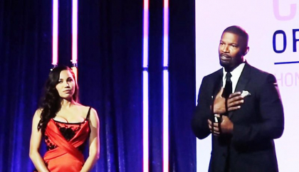 Revenire emotionanta in public pentru Jamie Foxx dupa accidentul care l-a lasat fara mers: „E o nebunie” - VIDEO Revenire emotionanta in public pentru Jamie Foxx dupa accidentul care l-a lasat fara mers: „E o nebunie” - VIDEO