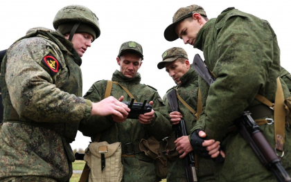 Mai primitiv de atat nu se poate. Noua tactica folosita de fortele lui Putin pe frontul din Ucraina - FOTO