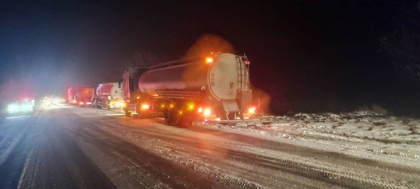 Ninsoarea creeaza conditii grele de circulatie pentru soferi. Autocamion, derapat de pe sosea la Causeni