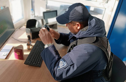 Inca un barbat din Azerbaidjan a incercat sa treaca frontiera cu document falsificat. Cum s-a intamplat totul
Inca un barbat din Azerbaidjan a incercat sa treaca frontiera cu document falsificat. Cum s-a intamplat totul
