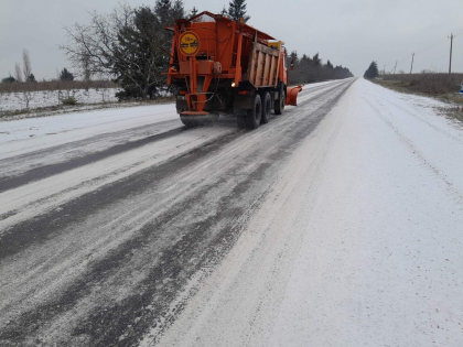 Se circula in conditii de iarna pe toate drumurile din tara. ASD: „Carosabilul este umed, pe alocuri cu ghetus” - FOTO