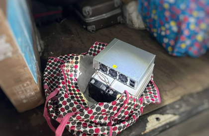 Deconspirat la vama Leuseni. Un barbat, prins in timp ce incerca sa introduca ilegal un aparat electric in valoare de peste 17 mii de dolari - FOTO